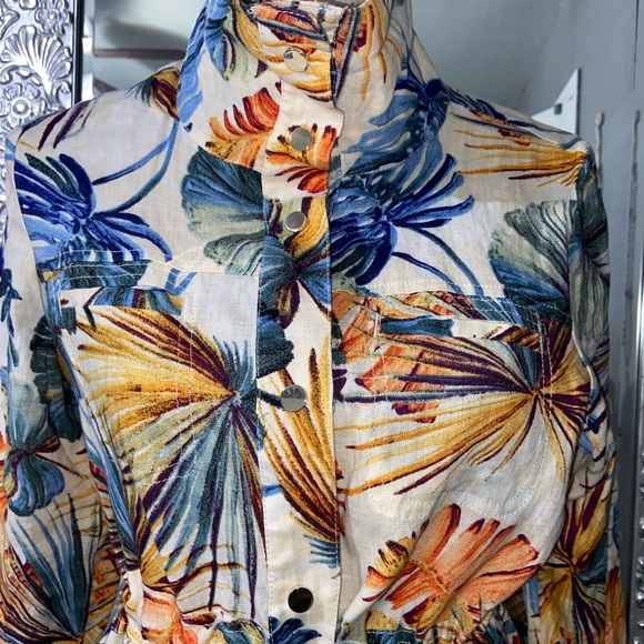 Chicos. Floral Dress 100%Linen. Ties at waist. Silver hardware. Side pockets. - Picture 2 of 4